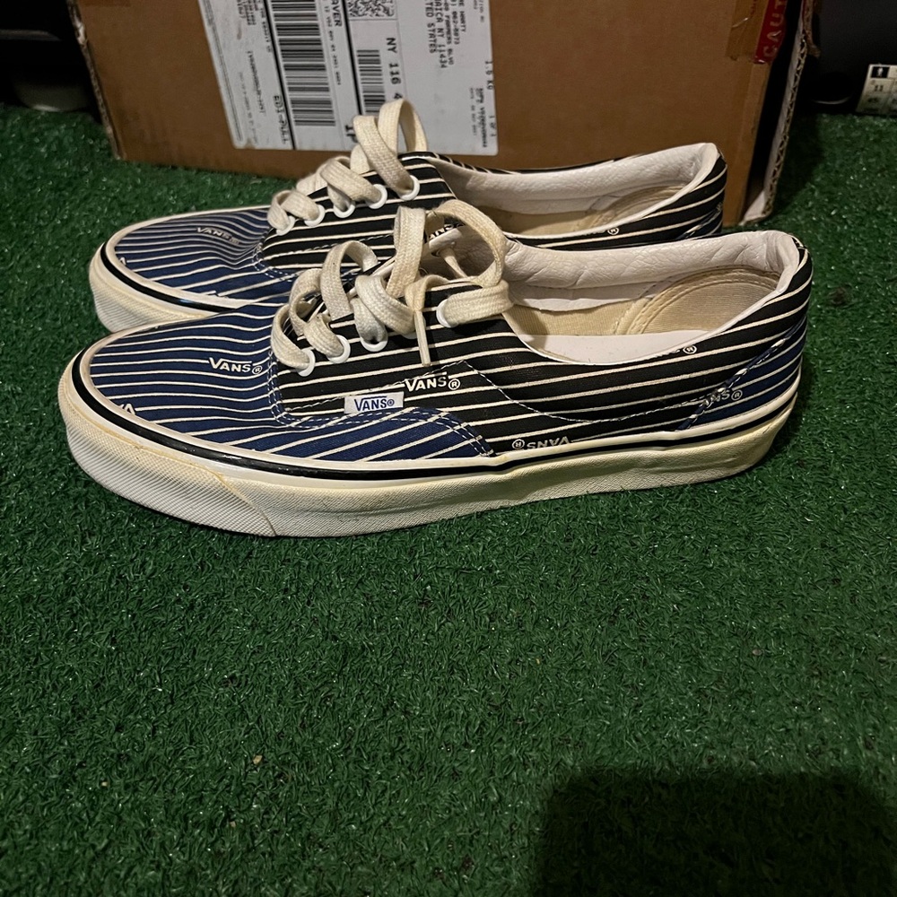 Size 10 women’s vans 8.5 men’s - Picture 4 of 4